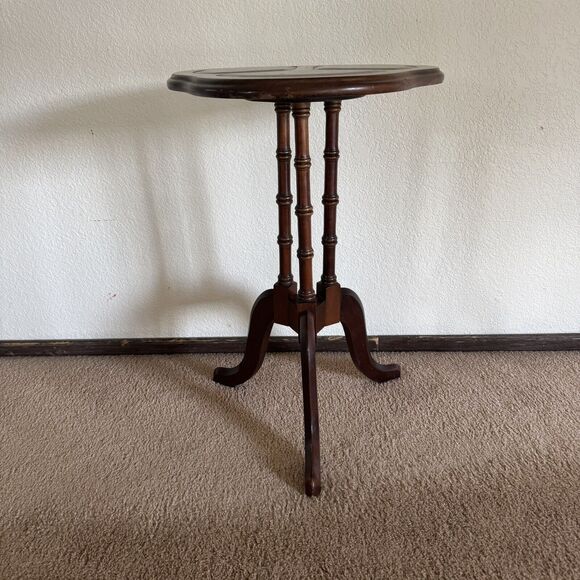 Vintage Mid-Century Solid Mahogany Tooled Leather Top Cloverleaf Side Table - Picture 6 of 9